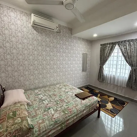 Embun Selasih Homestay Pasir Gudang Exterior photo
