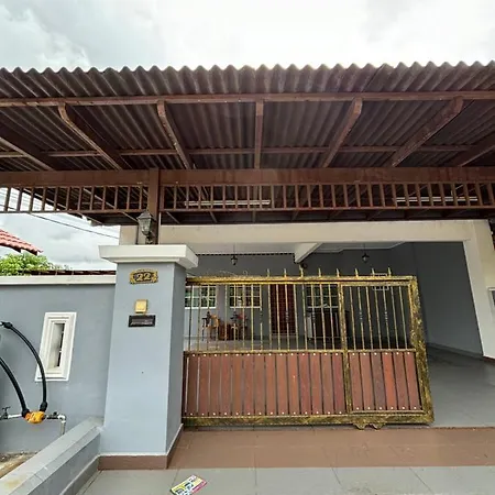Embun Selasih Homestay Pasir Gudang Exterior photo